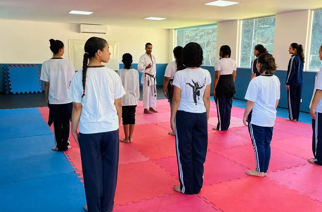Em parceria com Exército, Barueri educa por meio do esporte