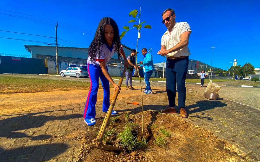 Projeto “Verde que te quero ver-te” promove ação de arborização urbana em Ponunduva