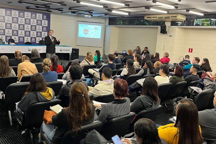 Profissionais da saúde da rede municipal participam de palestras sobre programas de referência para bexiga neurogênica