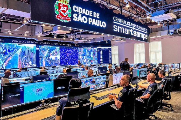 Prefeitura inaugura central de monitoramento do Smart Sampa com câmeras inteligentes em operação 24h