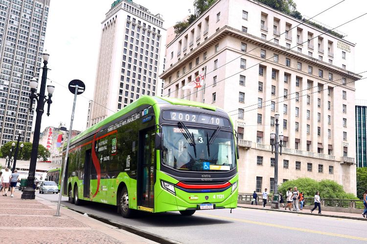 Prefeitura de São Paulo assina contrato para aquisição de mais 1,3 mil ônibus elétricos; renovação da frota traz mais conforto e reduz poluição na cidade