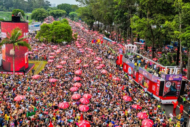 Prefeitura cria Central Permanente do Carnaval para aumentar diálogo com blocos, bandas, escolas de samba e entidades carnavalescas