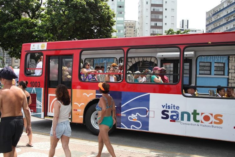 Linha Visite Santos começa a circular com aprovação de turistas